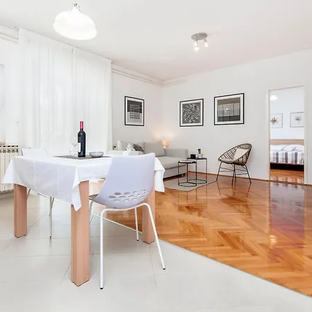 Magnolia Apartment